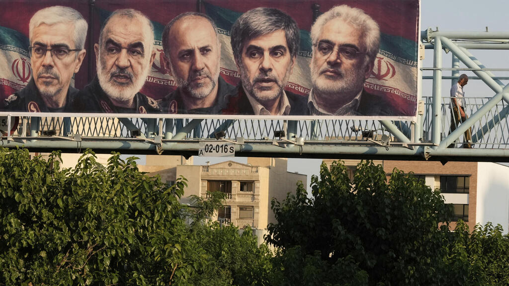 Тегеран - плакат с изображениями руководителей, уничтоженных Израилем (Фото: AP Photo/Vahid Salemi) טהרן