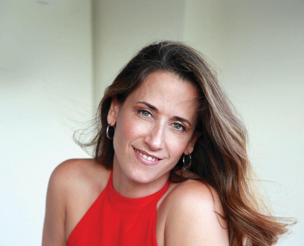 Roni Erez, who describes herself as an 'orgasm coach' (Photo: Avigail Uzi) רוני ארז. "אחרי שירות מילואים יש לעתים ניכור בני הזוג, וזה בא לידי ביטוי במיטה"