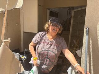 הדיירים חוזרים לבתים במקום הפגיעה בראשון לציון