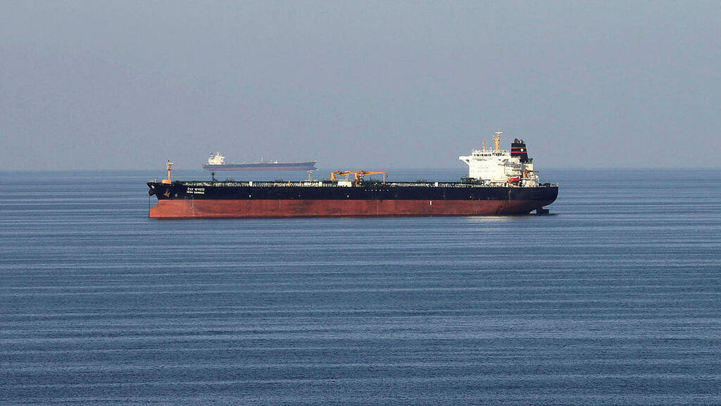 Oil tanker sailing through Strait of Hormuz (Photo: REUTERS/Hamad I Mohammed) מכלית נפט במצרי הורמוז