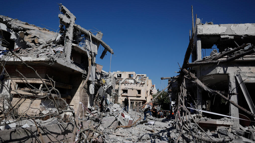 Damage caused by an Iranian missile in Rishon LeTzion during the 12-day war (Photo: Ammar Awad/ Reuters) נזקי הפגיעה הישירה בראשון לציון