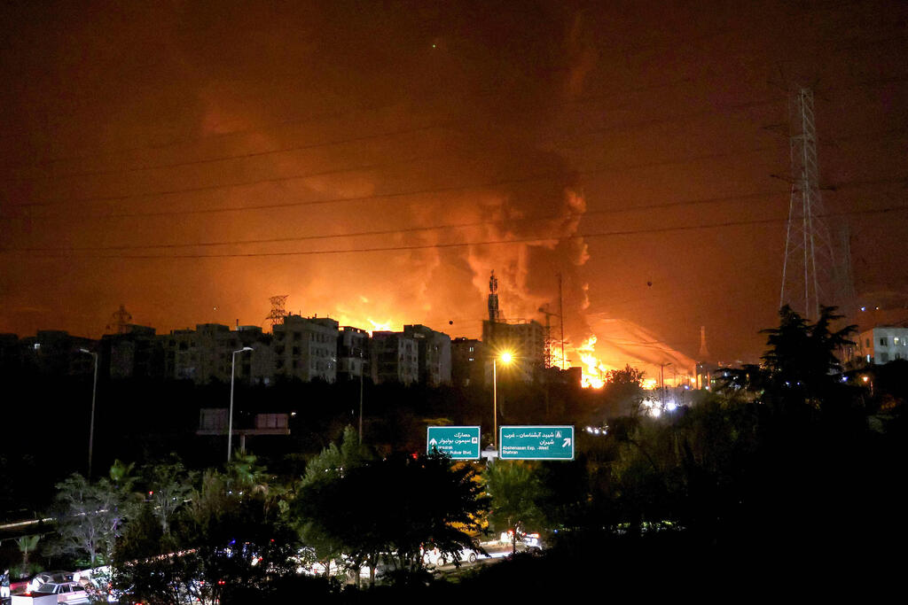 מיכל נפט שהותקף באזור שהראן, טהרן