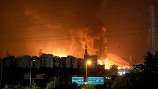 מיכל נפט שהותקף באזור שהראן, טהרן