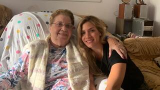 בלה אשכנזי ז"ל עם הנכדה שני בואנה 