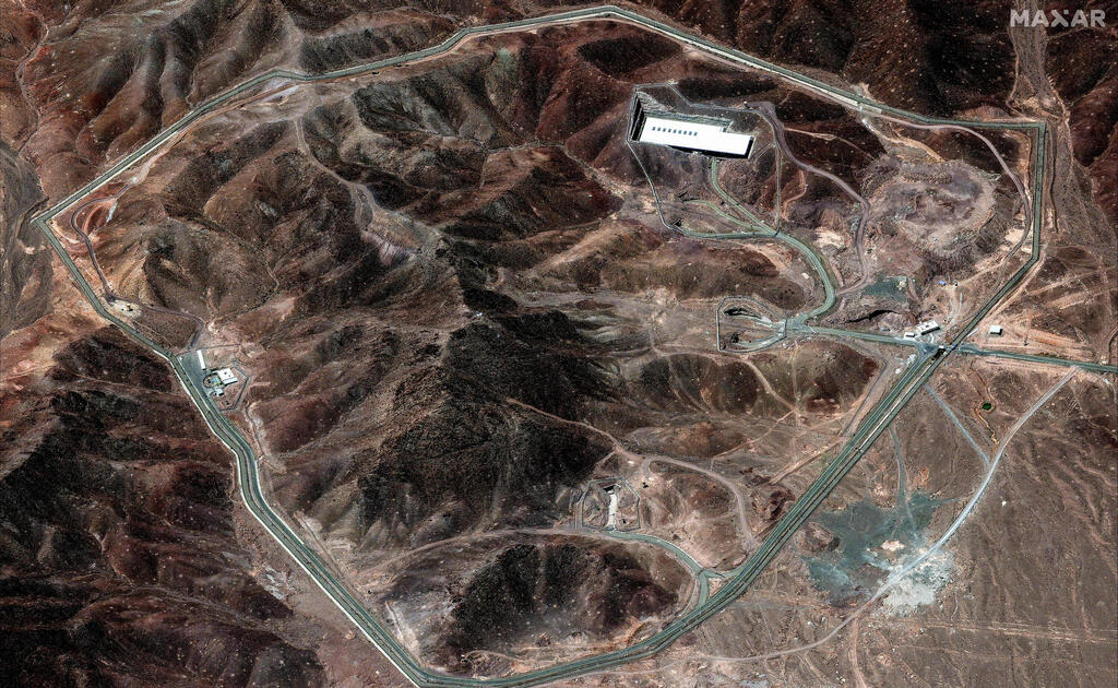 The underground uranium enrichment facility at Fordow (Photo: AFP PHOTO / Satellite image ©2025 Maxar Technologies) צילום לוויין של הרים מעל מתקן ההעשרה התת-קרקעי ב פורדו 14 ביוני בצל מבצע עם כלביא של ישראל נגד איראן