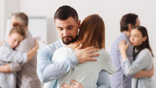 סדנה למיניות. "זוגות כמעט לא מדברים על מיניות. הם אולי עושים סקס, אבל לא מדברים באמת. הרבה פעמים הם פשוט לא יודעים איך"