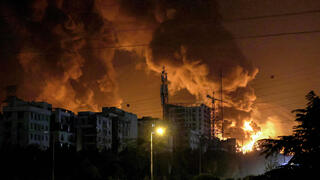 מיכל נפט שהותקף באזור שהראן, טהרן