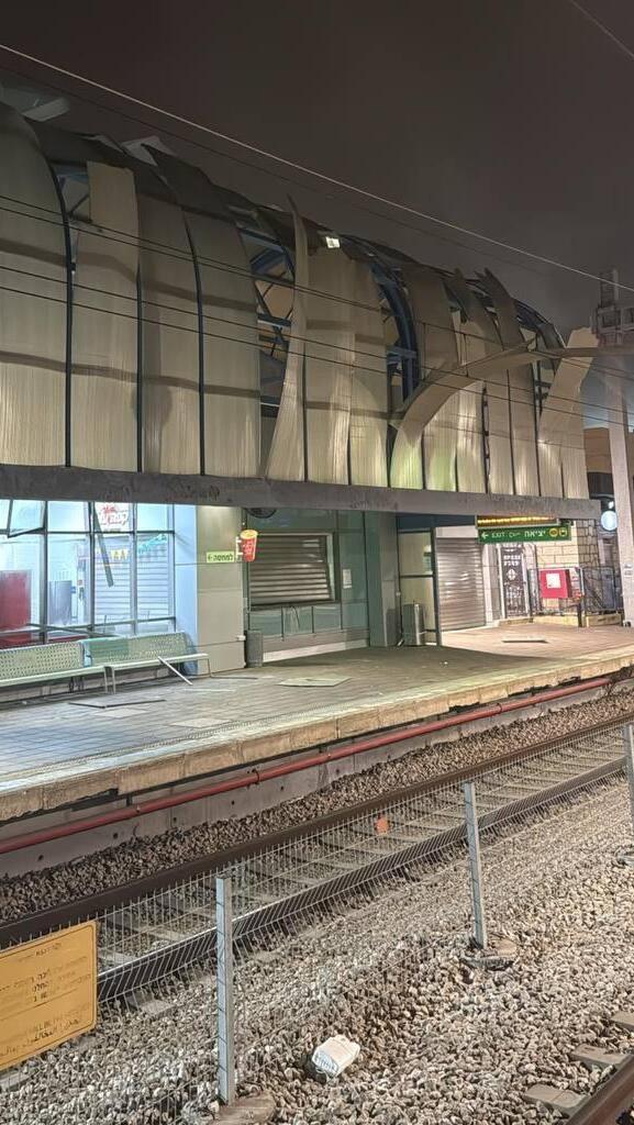 תחנת הרכבת ברחובות נפגעה מנזקי הדף הנפילה
