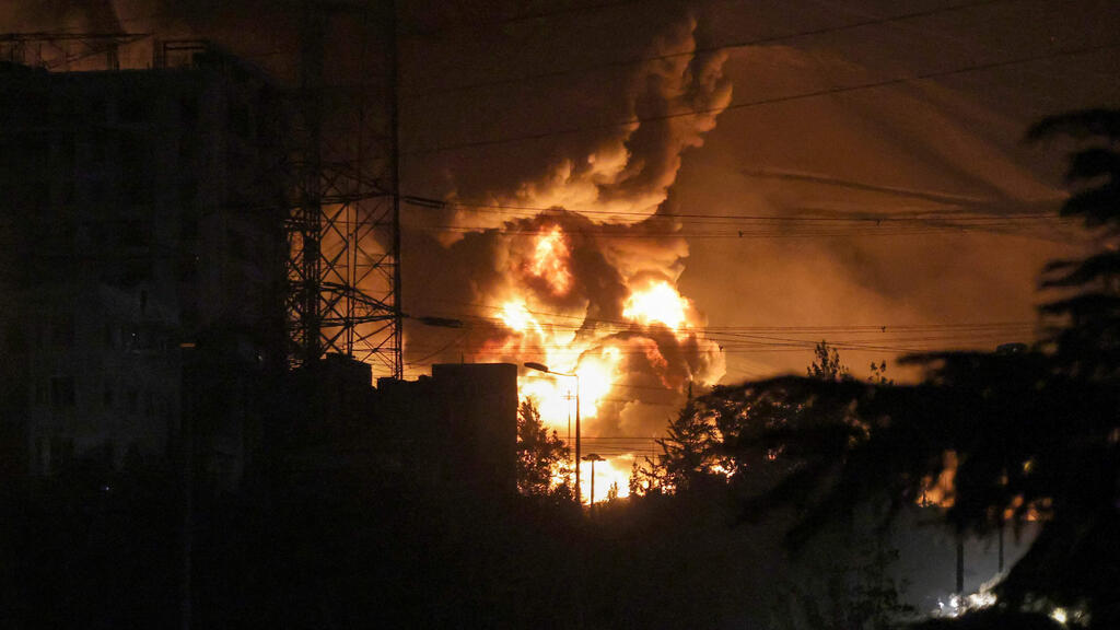 מיכל נפט שהותקף באזור שהראן, טהרן