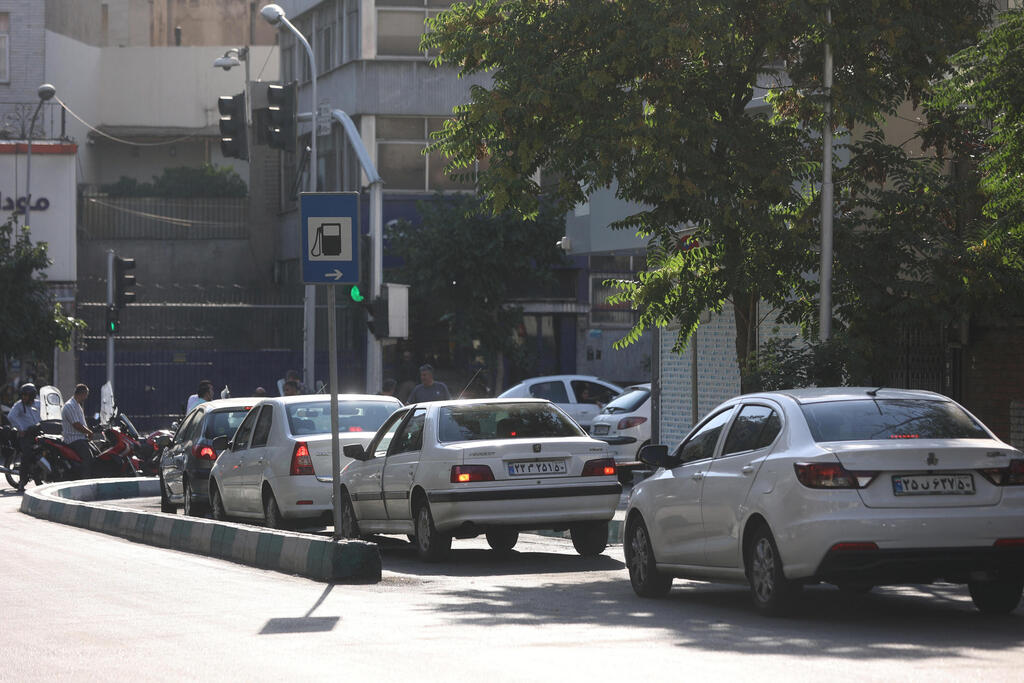 Massive traffic jams in Tehran following Israeli bombing (Photo: Majid Asgaripour/WANA) פקקי ענק בטהרן בעקבות תקיפות חיל האוויר