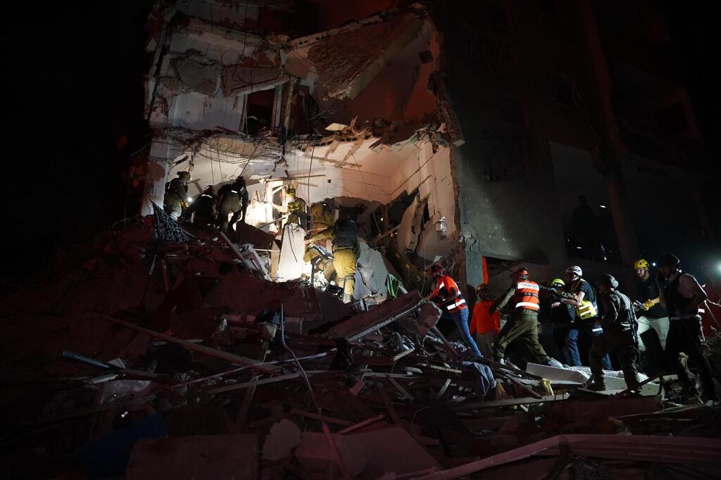 כוחות פיקוד העורף פועלים בזירת הנפילה ברחובות