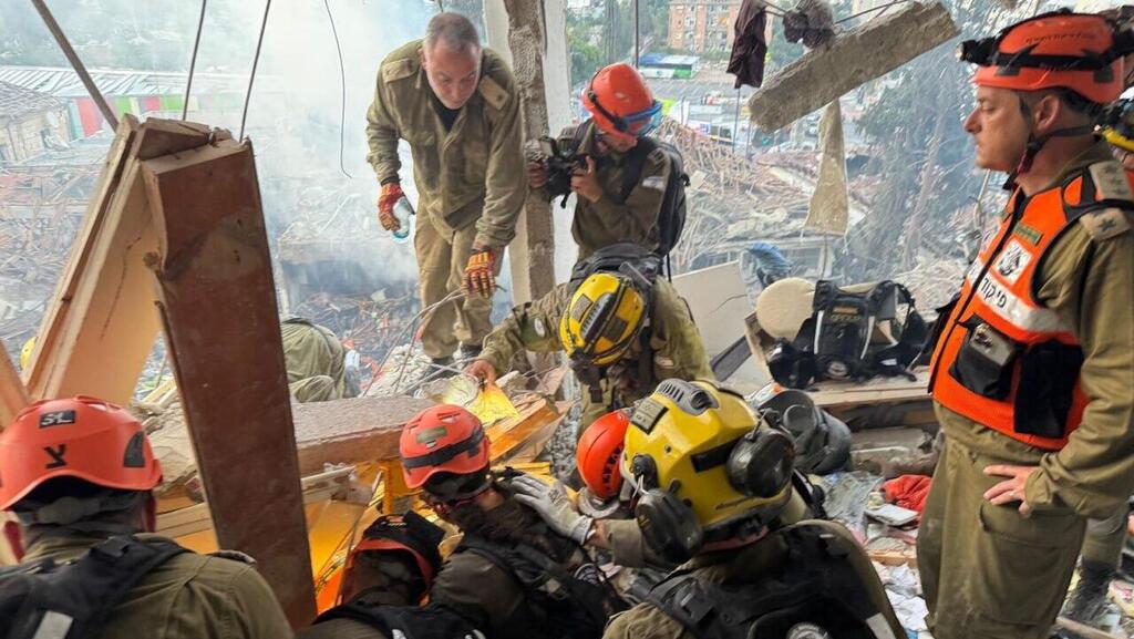 כוחות פיקוד העורף פועלים בזירות הנפילה ברחבי הארץ