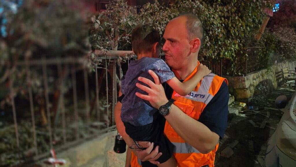 פינוי פצועים מהזירה בבת ים 