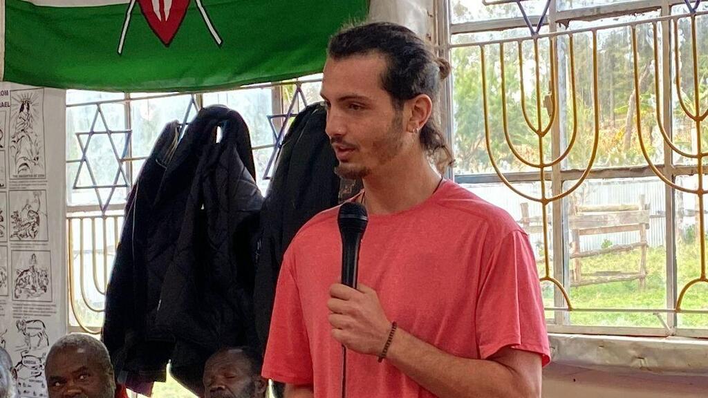 לירון נואם מול קהילת אוהבי ישראל בקניה