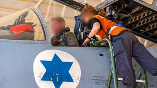 הכנות להמראת המטוסים לתקיפת משגרים ואתרי טילים במערבב איראן