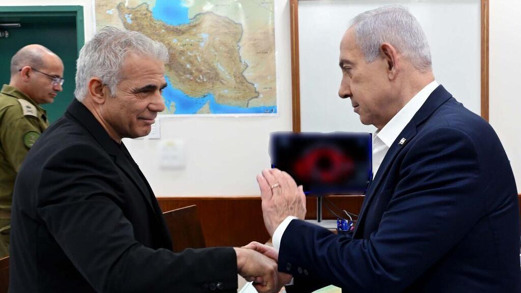 Benjamin Netanyahu and Yair Lapid (Photo: Avi Ohayon) ראש הממשלה בנימין נתניהו נפגש היום עם ראש האופוזיציה יאיר לפיד לעדכון ביטחוני