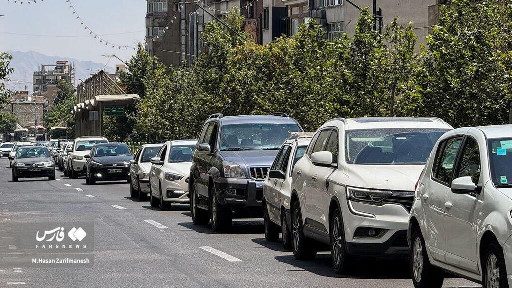  תורים בתחנות דלק בטהרן