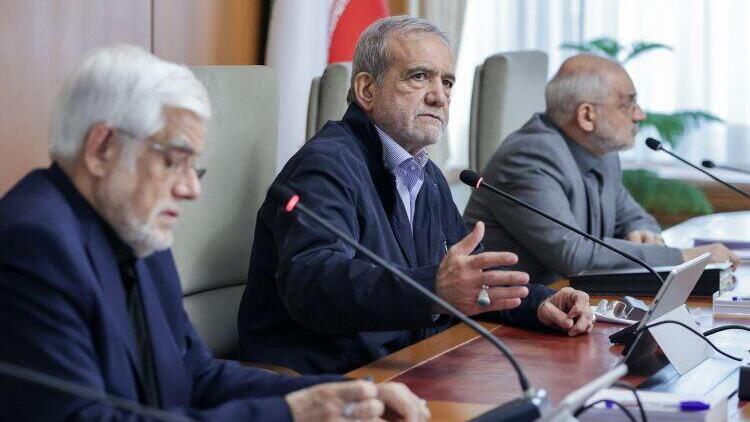 ישיבת ממשלה באיראן בראשות הנשיא מסעוד פזשכיאן