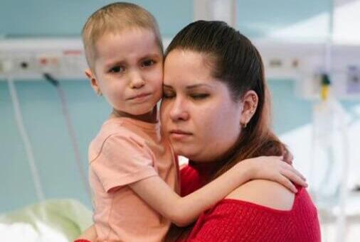 Настя с мамой Марией Пешкуревой נסטיה ז"ל בטיפולים בבית חולים