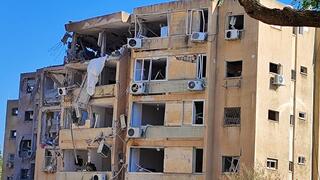 בניין המיועד לפינוי בינוי שנפגע מטיל מאיראן