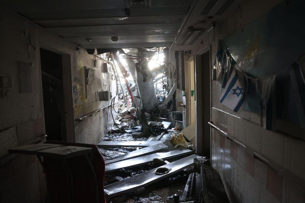 Soroka Medical Center in Be'er Sheva takes heavy damage in Iranian ballistic missile attack (Photo: Alex Kolomisky) בית חולים סורוקה לאחר הפגיעה מהמטח האיראני