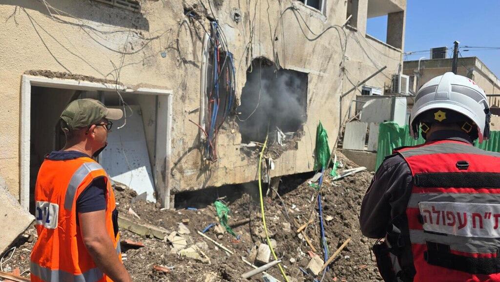 Damage after an Iranian attack drone hits a home in Beit Shean on Saturday (Photo: Israel Moskovitz ) פגיעת כטב"ם ששוגר מאיראן בבניין דירות בבית שאן