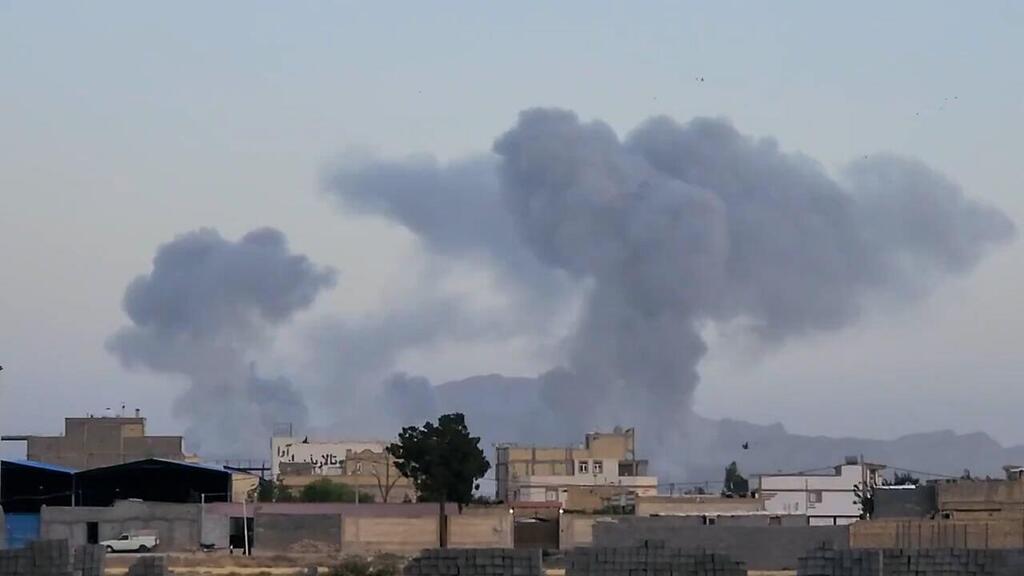Smoke rises from the Isfahan nuclear faciility after and IDF strike early on Saturday (Social media ) תיעוד: אתר הגרעין באספהאן אחרי התקיפה של צה"ל