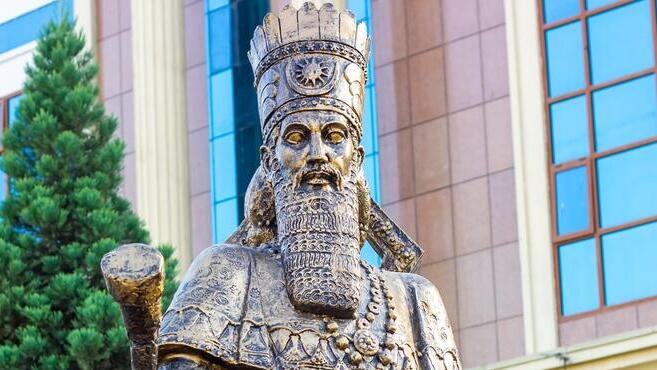 פסלו של כורש השני