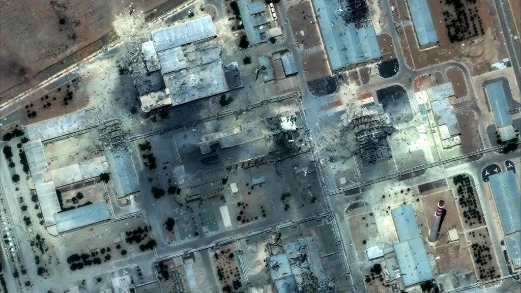 Isfahan nuclear site following U.S. strikes (Photo: SATELLITE IMAGE ©2025 MAXAR TECHNOLOGIES / AFP) איספהאן איראן תמונות לווין לפני אחרי תקיפה תקיפות ארצות הברית ארה"ב מתקן גרעין מטוסי B-2