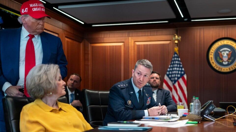 The White House situation room during an American attack on Iran (Photo: The White House ) הקבינט האמריקני בבית הלבן בזמן תקיפת מתקני הגרעין האיראני