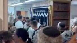 קטטה אלימה במקלט תוך כדי אזעקה  - אדם ריסס גז מדמיע