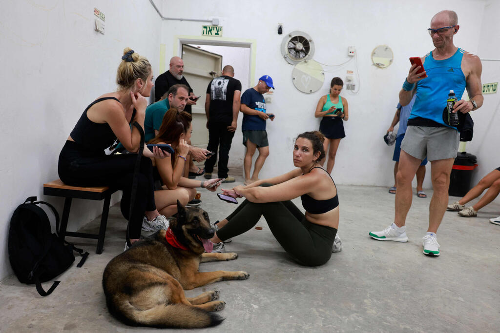 תופסים מחסה בתל אביב 