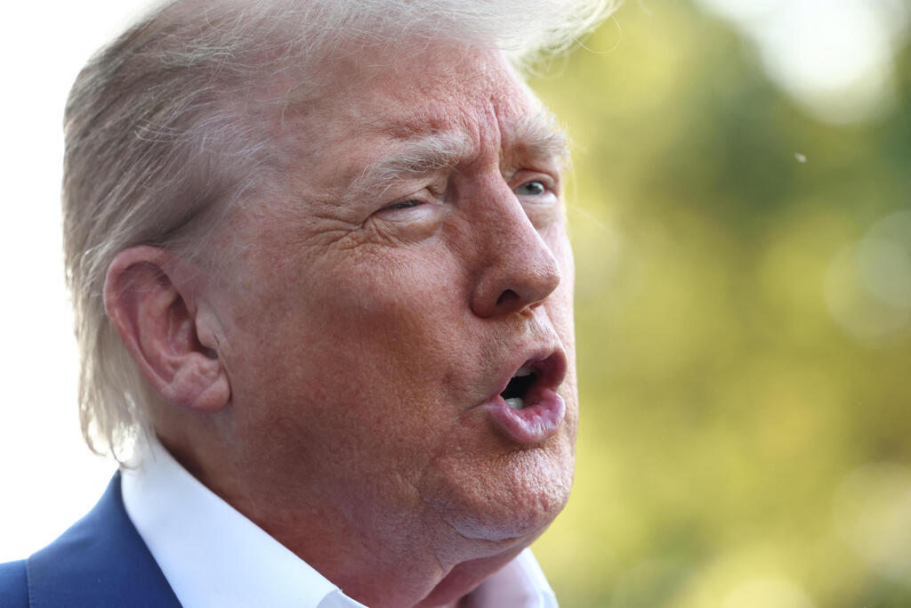 U.S. President Donald Trump speaks to reporters before leaving for NATO Summit on Tuesday (Photo: Kevin Lamarque / Reuters) דבריו של דנולד טראמפ על הפרת הפסקת האש בין איראן לישראל לפני המראתו לנאטו