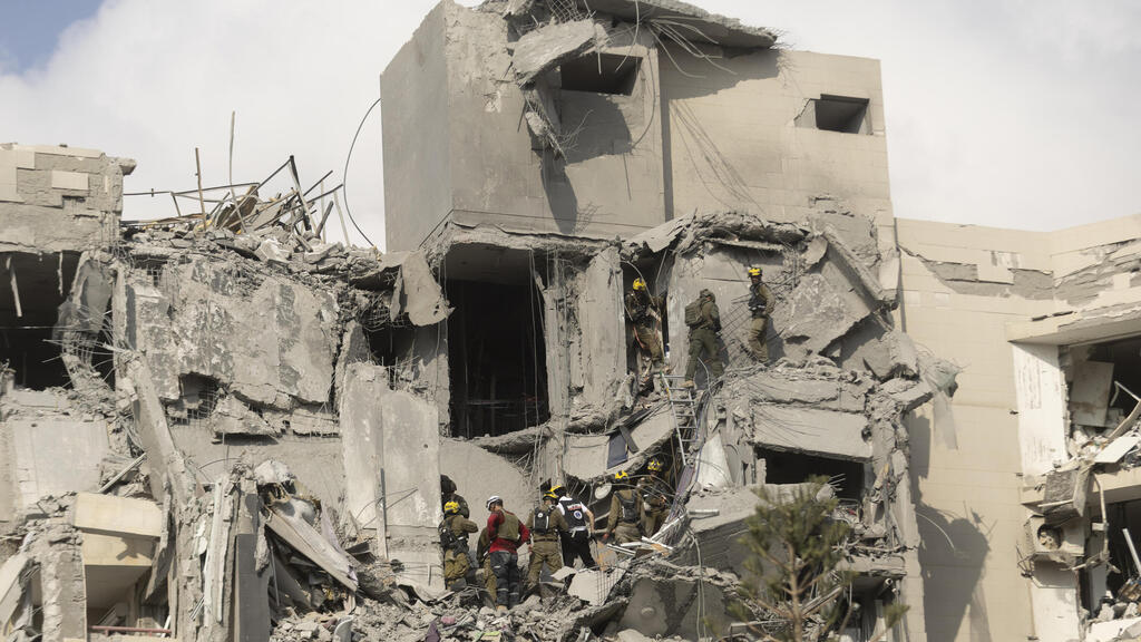 הריסות בזירת הנפילה בבאר שבע