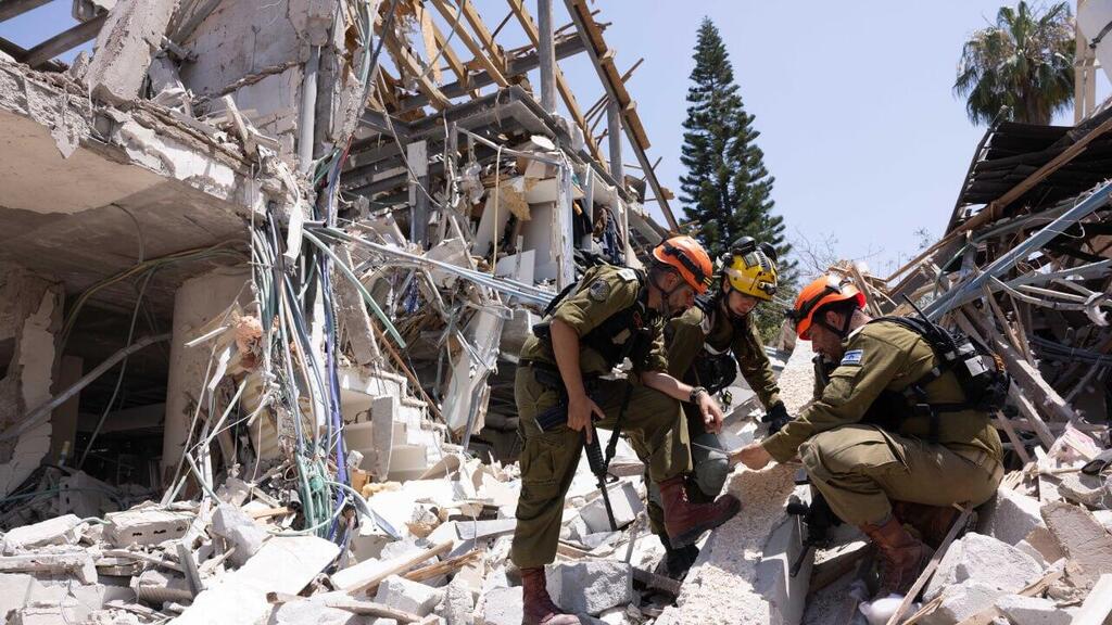 לוחמי פלח"צ ויחצ"א שטיפלו בזירת הנפילה בתל אביב
