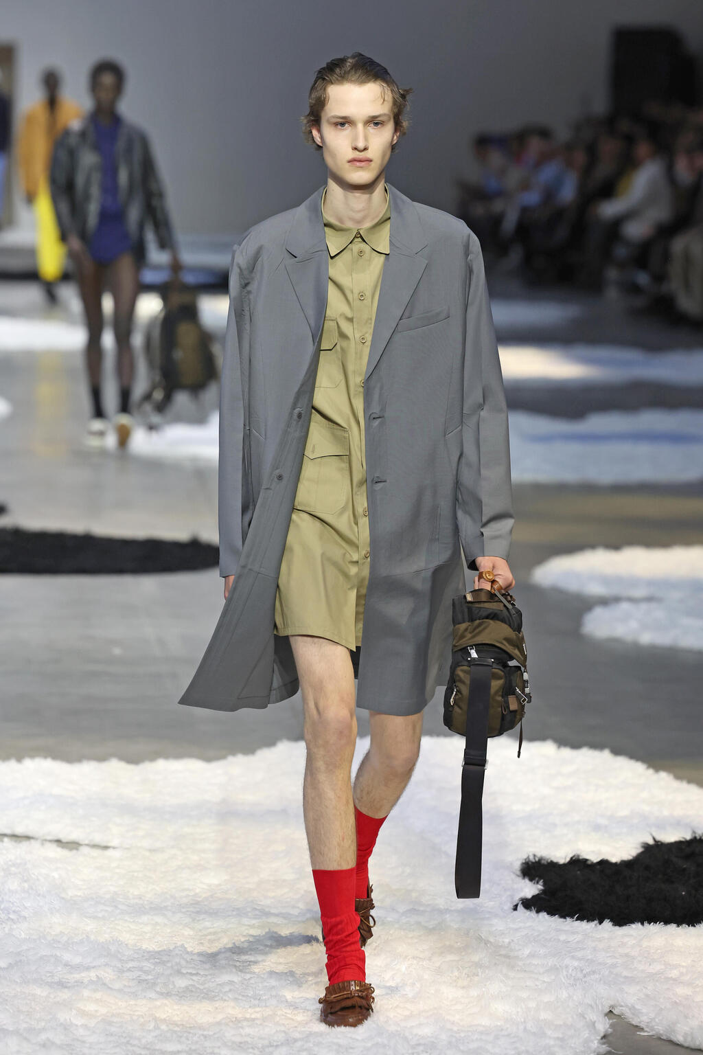 A military-inspired color palette, softened in tone (Photo: Pietro S. D'Aprano/Getty Images) פראדה, תצוגת בגדי גברים לאביב-קיץ 2026