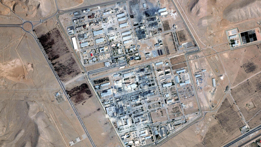 Ядерный объект в Натанзе (Фото: Maxar Technologies/Handout via REUTERS, PLANET LABS PBC / AFP) מתקן הגרעין בנתנז