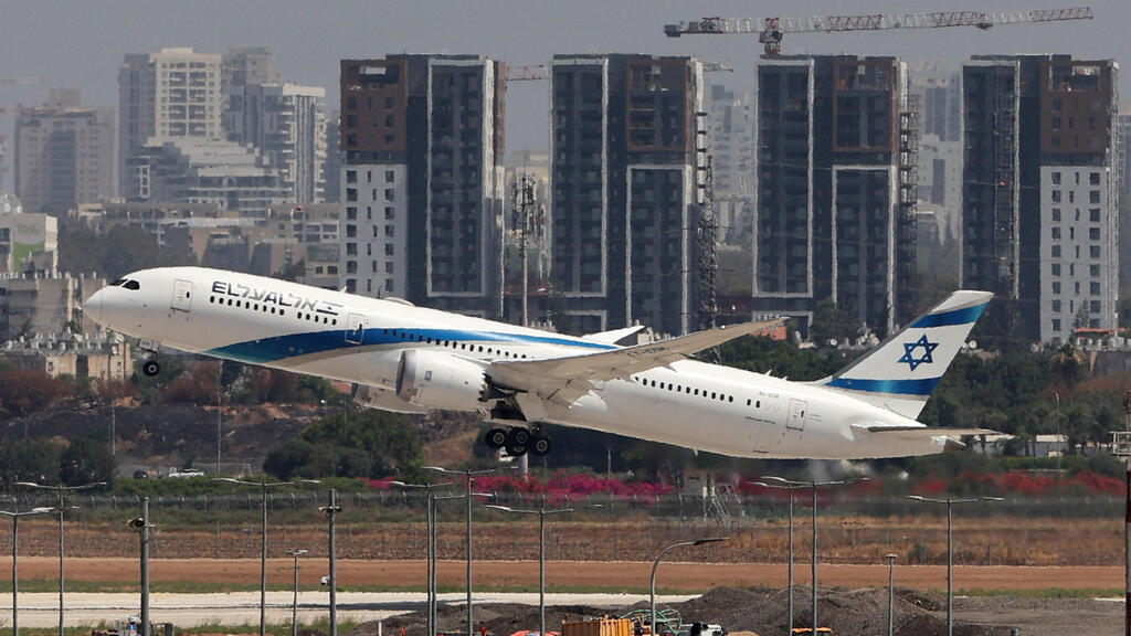 מטוס אל על באוינג 787-9 דרימליינר ממריא מ נתב"ג