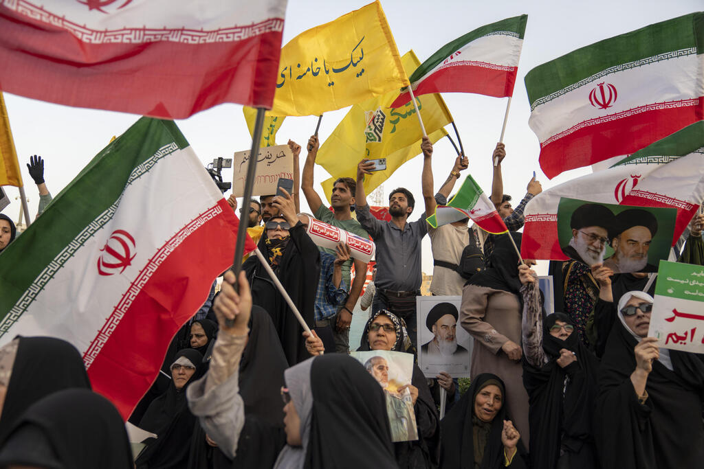 Victory celebrations in Tehran after ceasefire called in war with US and Israel (Photo: Getty Images/Majid Saeedi) "חגיגות ניצחון" בטהרן