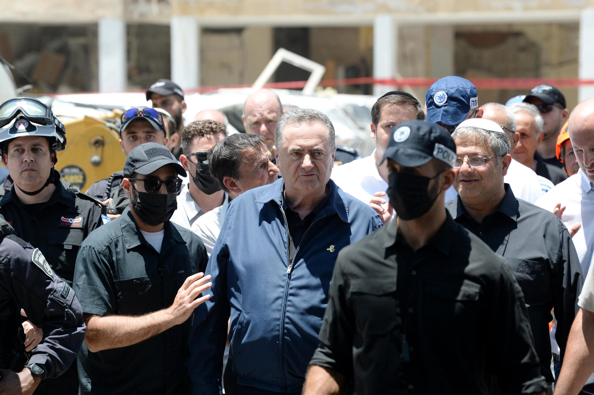 שר הבטחון ישראל כץ בזירת הנפילה בחולון 