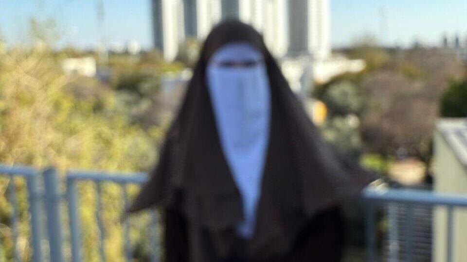 סטודנטית בבר אילן שעטתה ניקאב ולימודיה הופסקו