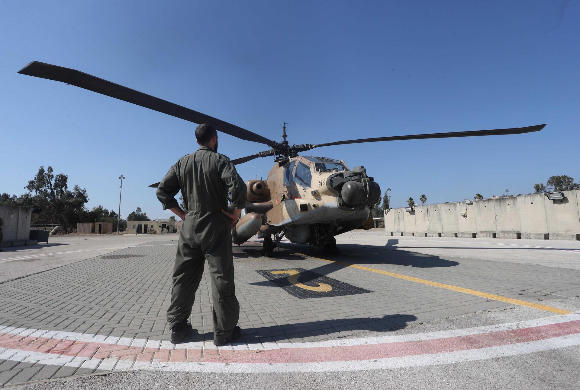 12 ימי לחימה. רס"ן א', טייס מסוק קרב  