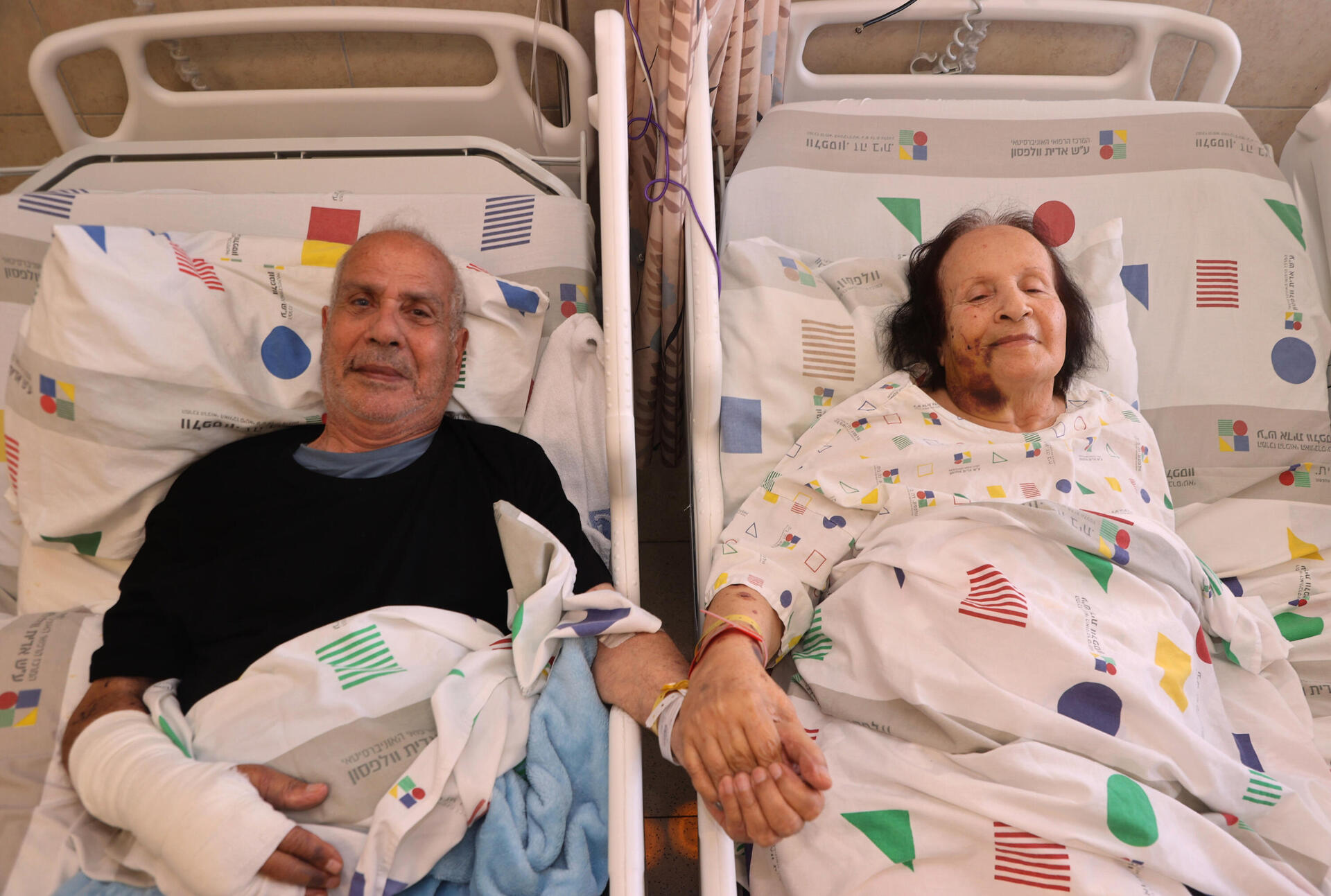 שרה ואמיל מאושפזים יחדיו, אחרי פגיעת טיל בביתם בחולון 