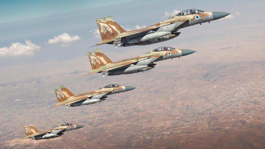 מטוסי קרב של חיל האוויר ממריאים לתקיפה בטהרן