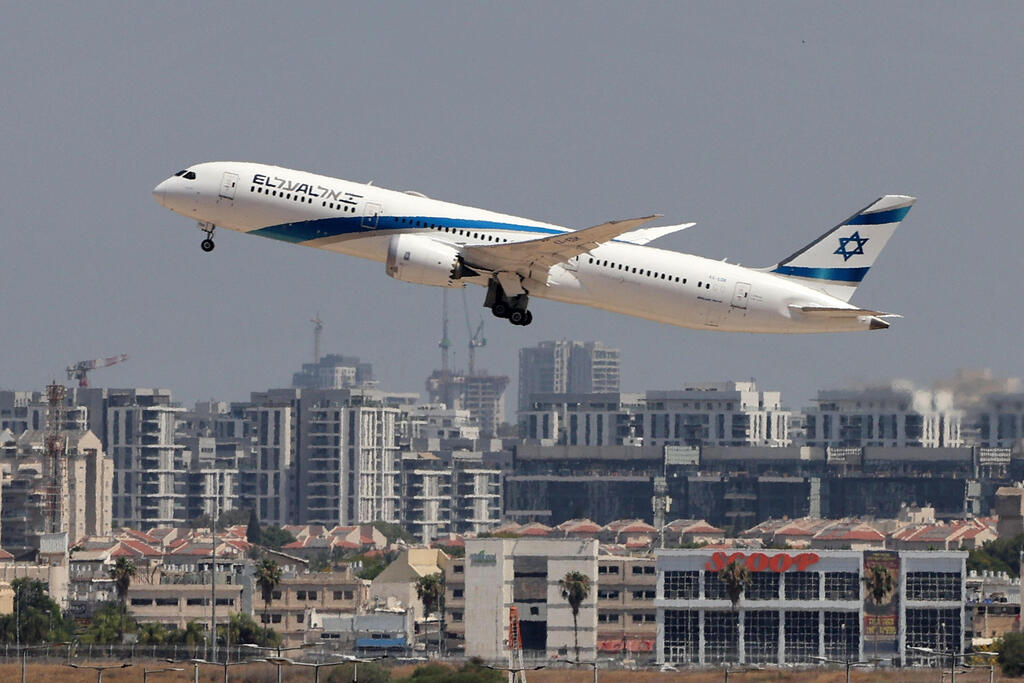 Photo: Jack GUEZ / AFP דרימליינר של אל על ממריא מנתב"ג ללוס אנג'לס, אתמול