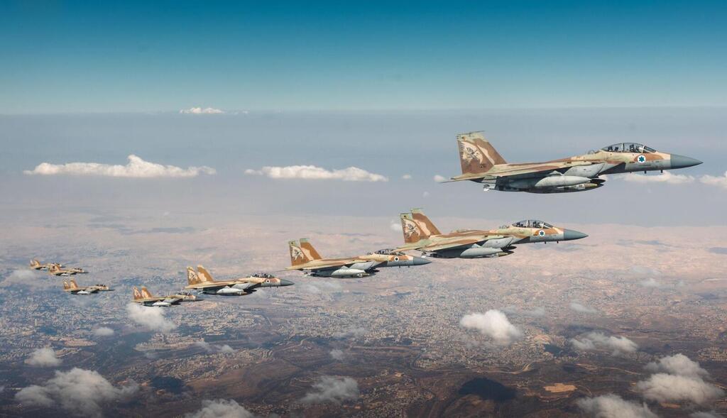 מטוסי קרב של חיל האוויר ממריאים לתקיפה בטהרן