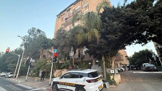 זירה בה נער כבן 17 אותר ירוי בפלג גוף עליון מפליטת כדור - פתח תקווה