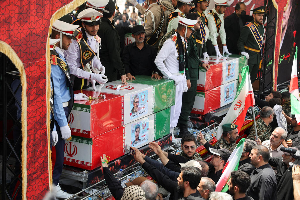 Huge funerals for Iranian officials who were eliminated last June in the strikes (Photo: Majid Asgaripour/WANA via Reuters) הלוויות ענק לבכירים האיראנים שחוסלו