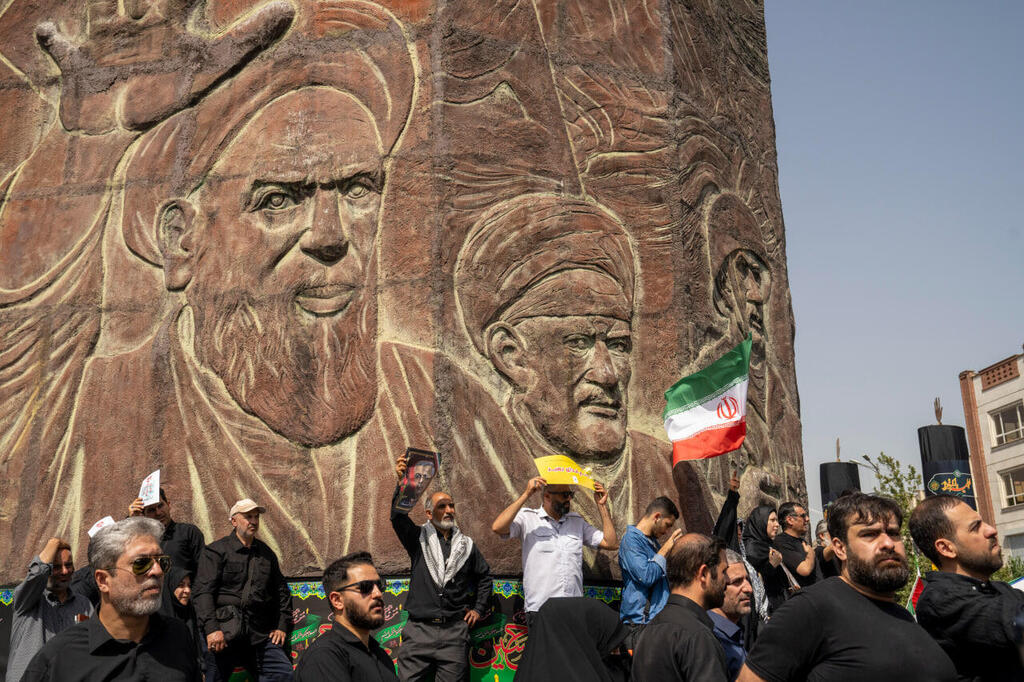 הלוויות ענק לבכירים האיראנים שחוסלו