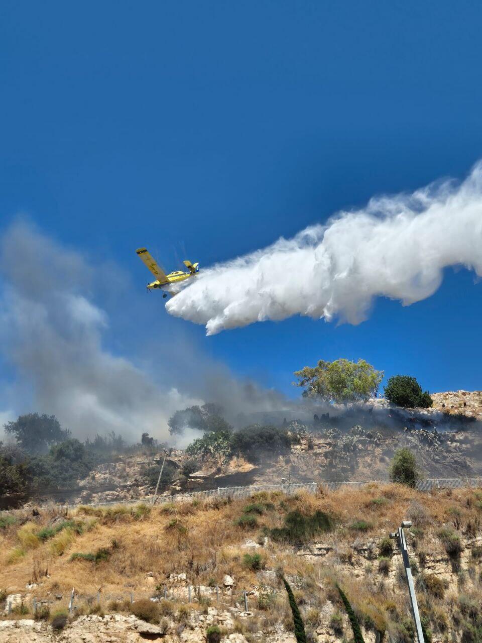 Photo: Haifa Municipality שריפה פרצה בשטח פתוח בחיפה